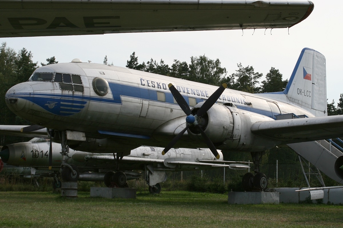 Aeronave de Czech Airlines (ČSA) en pista